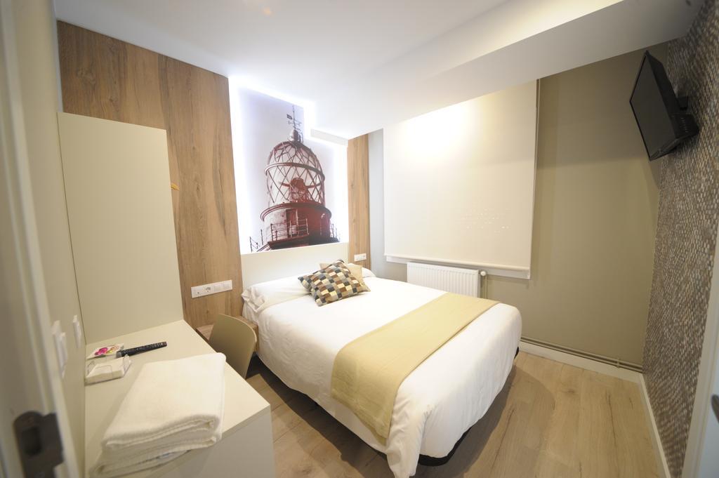 Single Room with Private Bathroom,406577712:JPEG