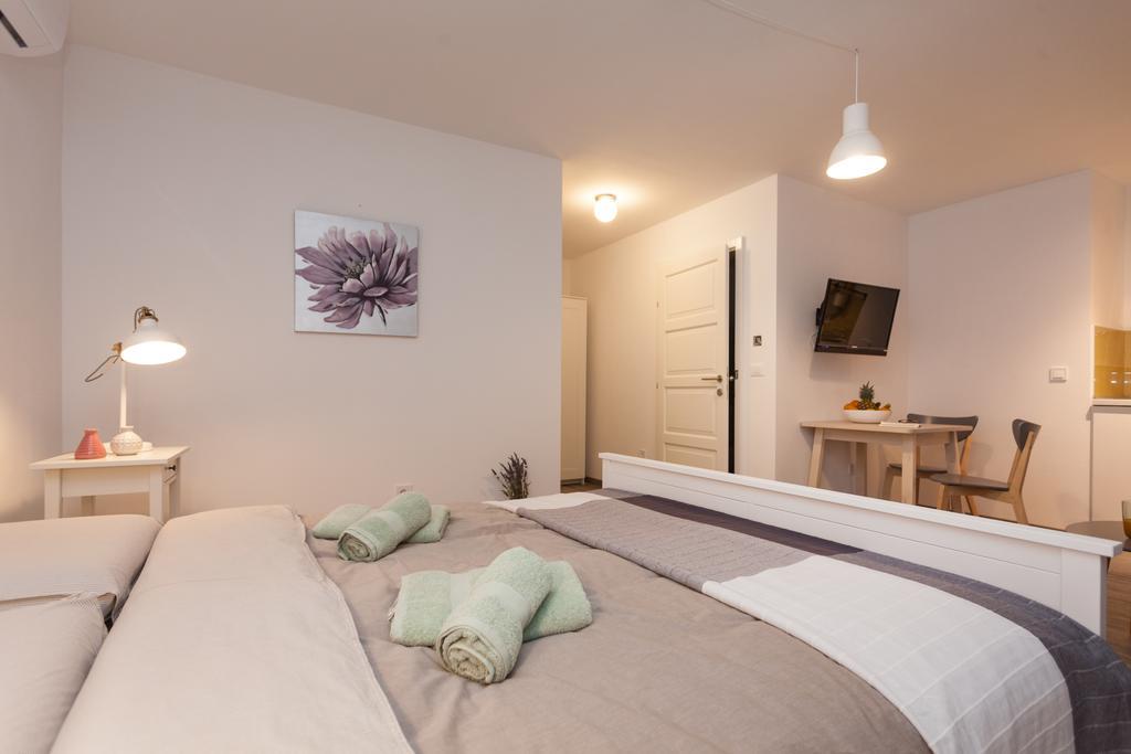 Studio met Queensize Bed