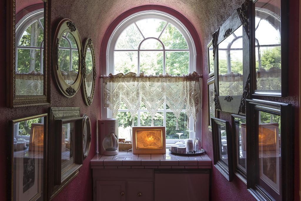 Rose Suite