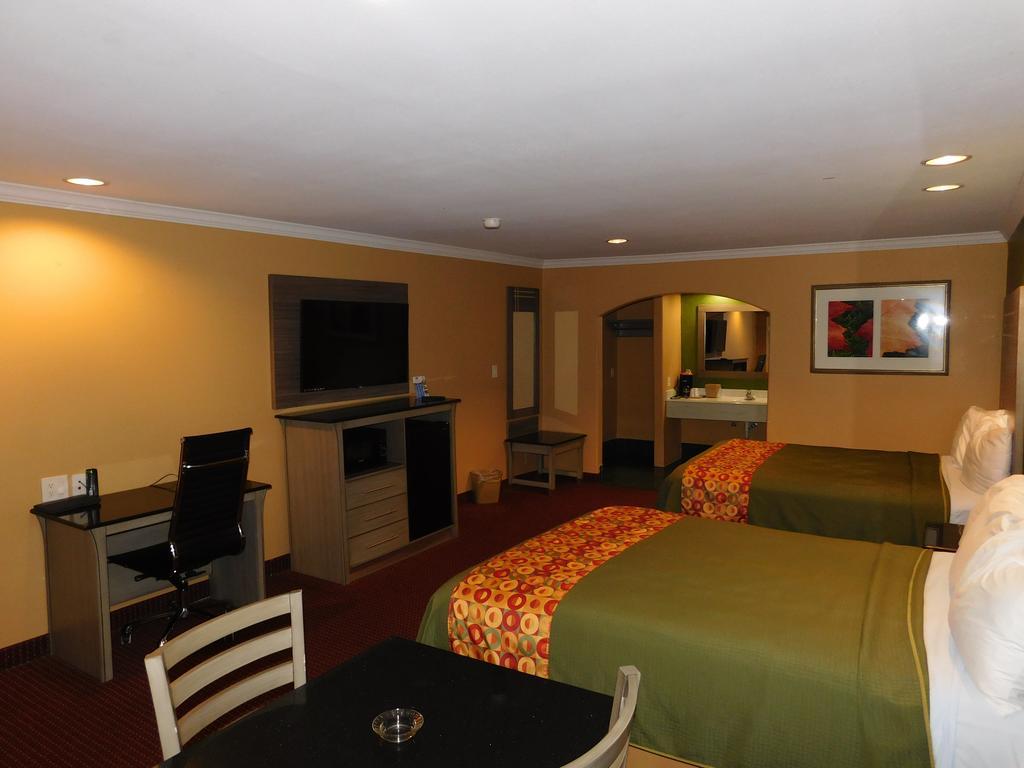 Queen Room with Two Queen Beds - Non-Smoking