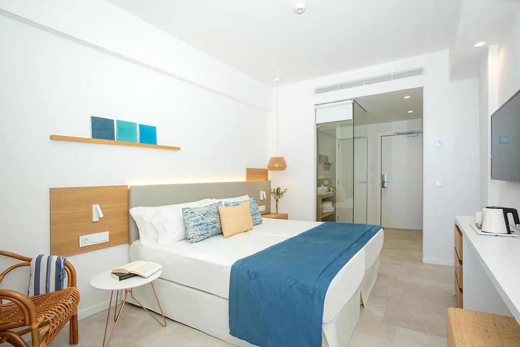 Zweibettzimmer mit seitlichem Meerblick