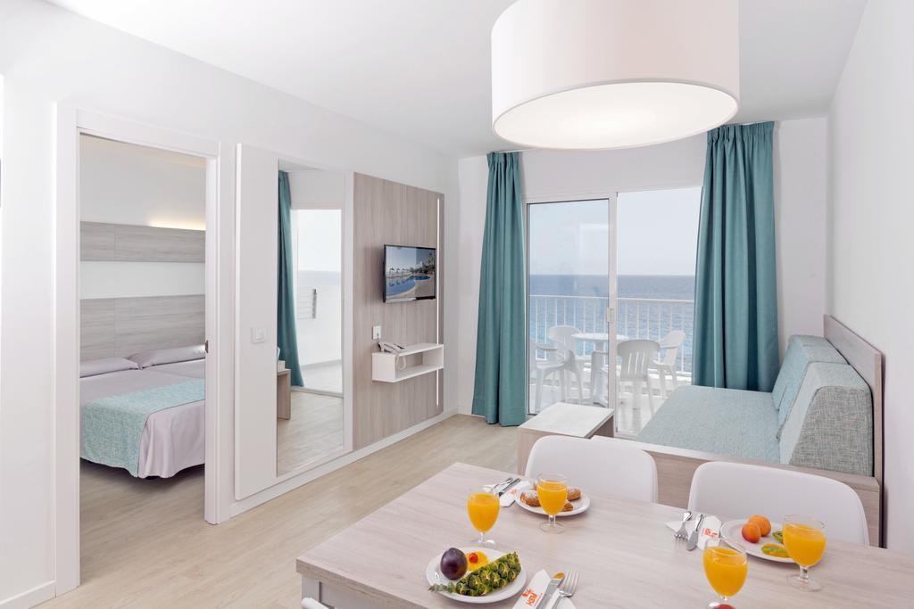 Apartamento de 1 dormitorio con vistas al mar y terraza (2 adultos + 1 niño)