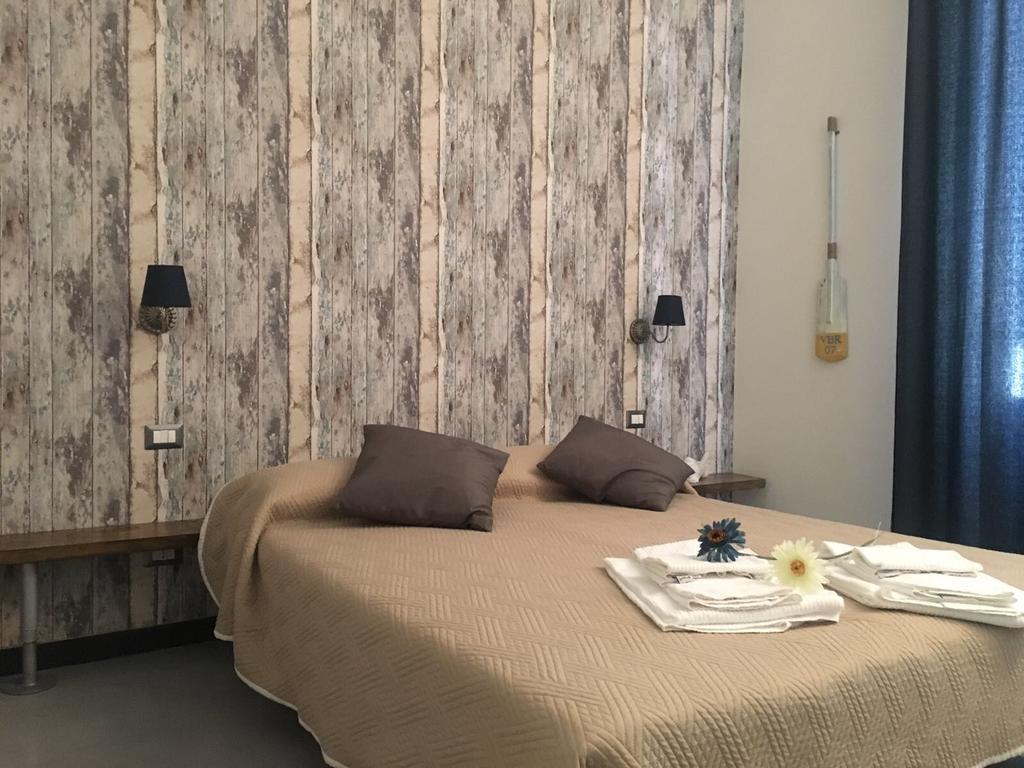Camera Matrimoniale con Letto Supplementare (2 Adulti + 1 Bambino)
