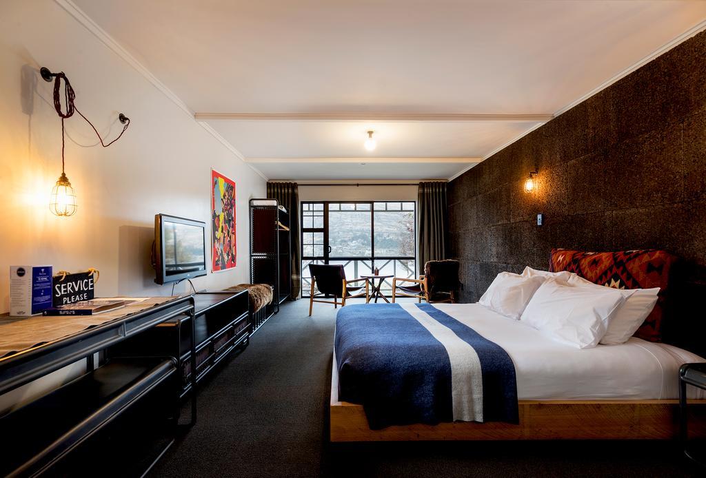 Quarto Premium com Cama King-size e Vistas do Lago