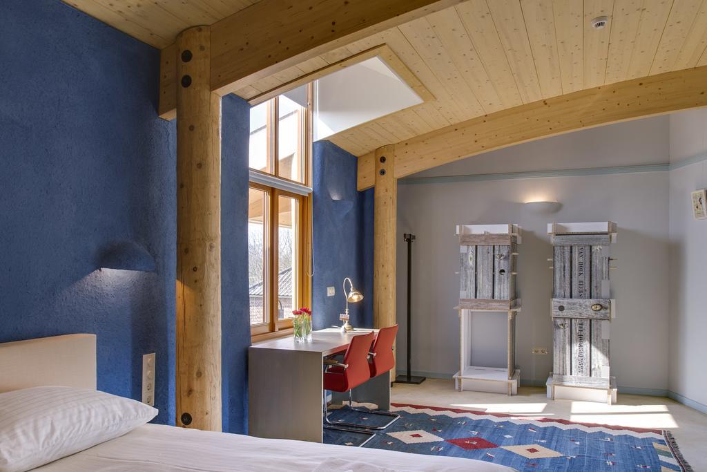 Tweepersoonskamer met 2 Aparte Bedden en Eigen Badkamer