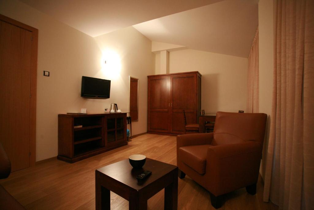 Suite with Spa Access (3 Adults),917564956:JPEG