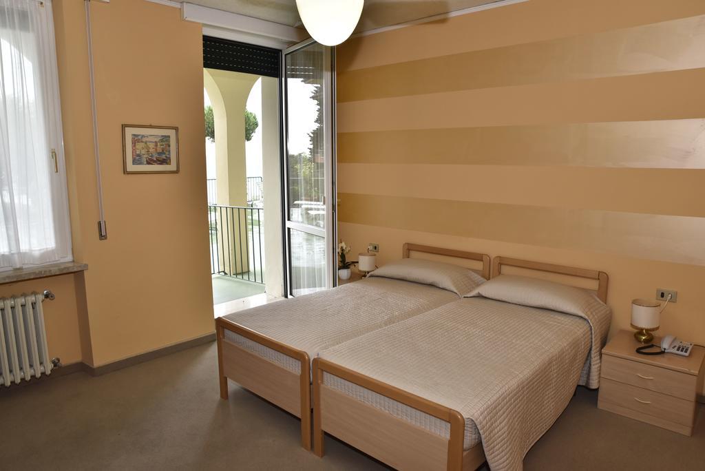 Doppel-/Zweibettzimmer mit Gemeinschaftsterrasse