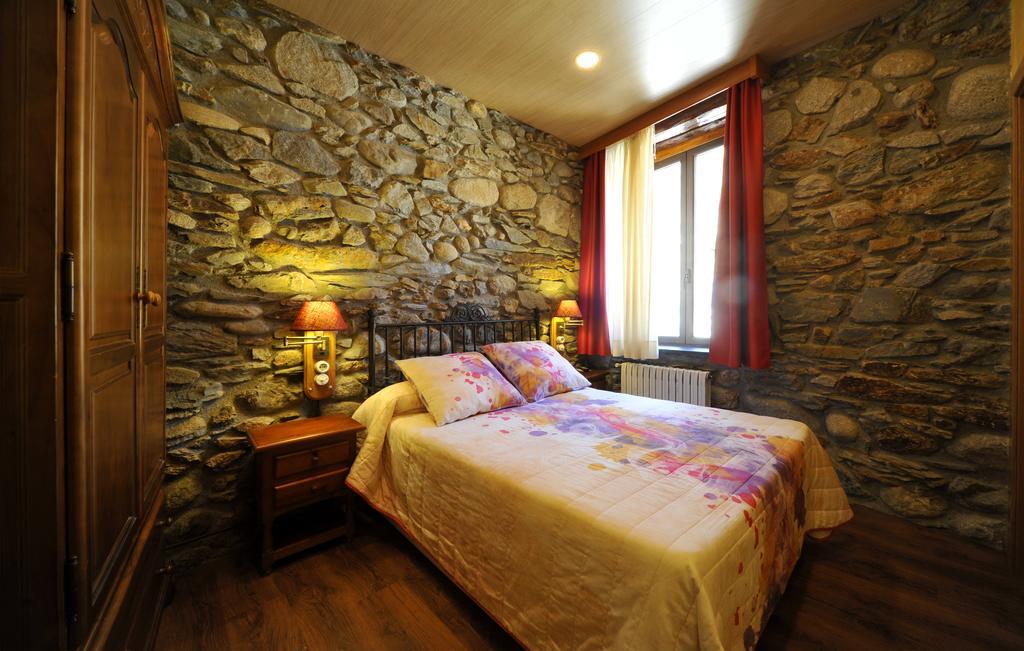 Small Double Room,425006892:JPEG