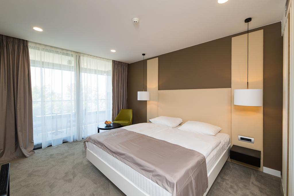 Deluxe Suite,1212210937:JPEG