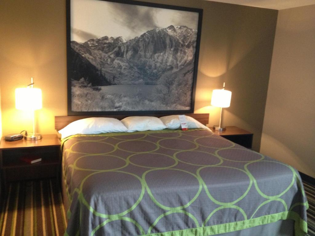 1 King Bed, Deluxe Mobility Accessible Room, Jetted Tub, Non-Smoking