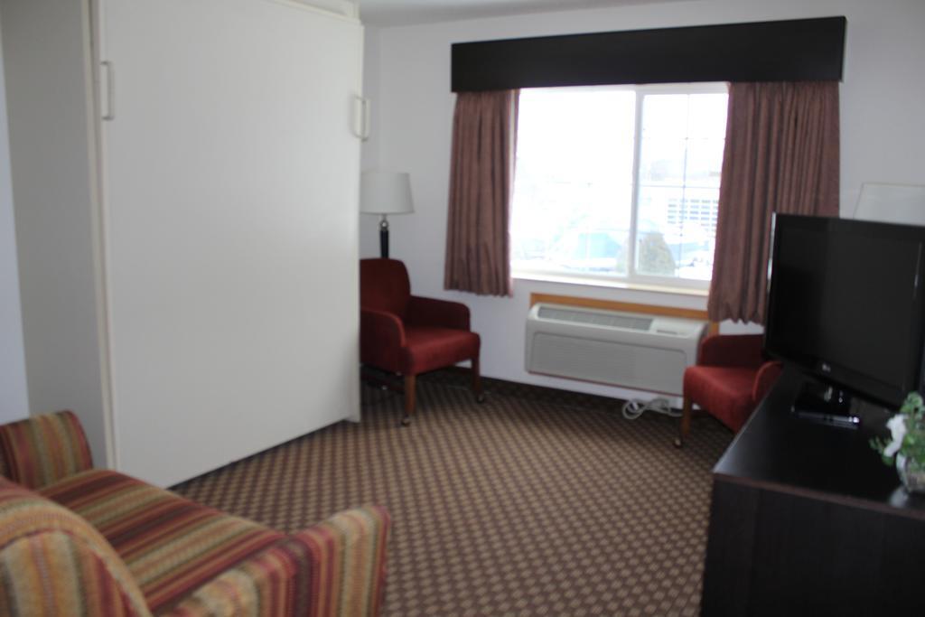 Deluxe King Suite