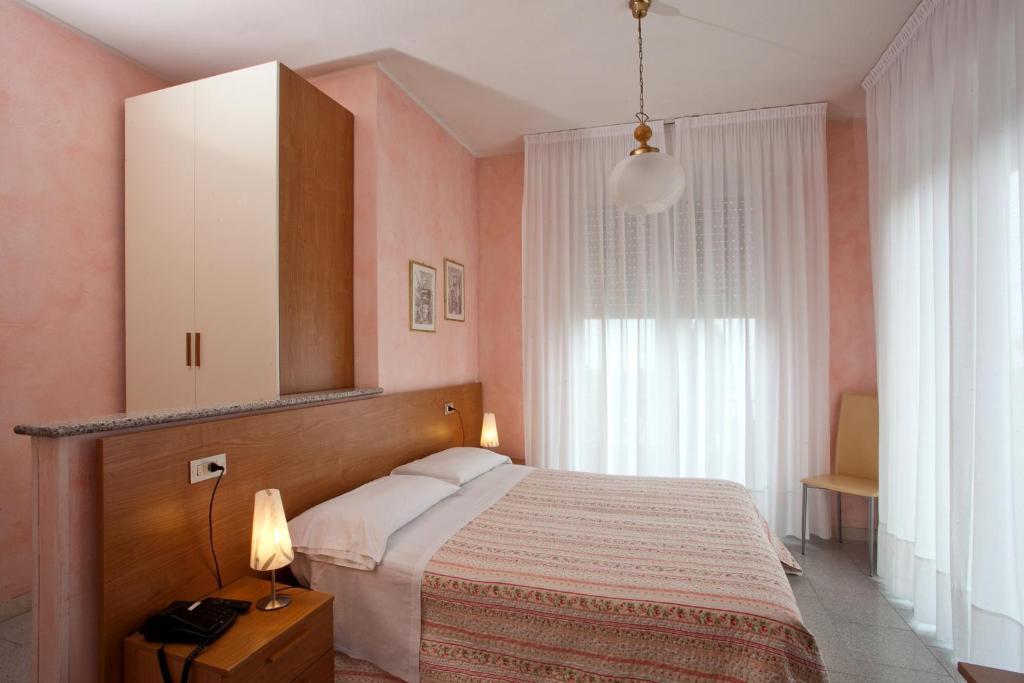 Double or Twin Room with Lake View