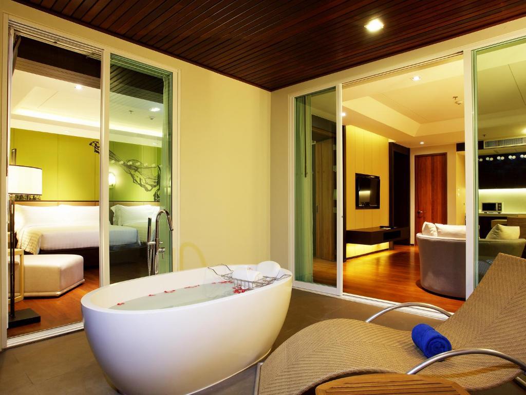 Suite - Vue sur Piscine