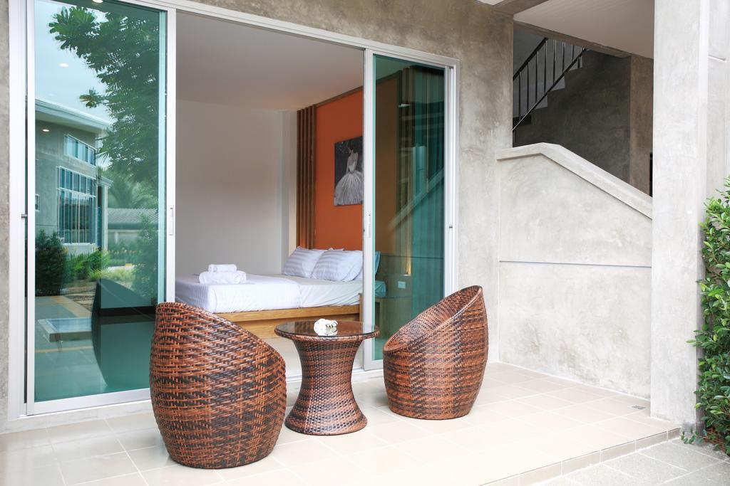 Habitación con acceso a piscina