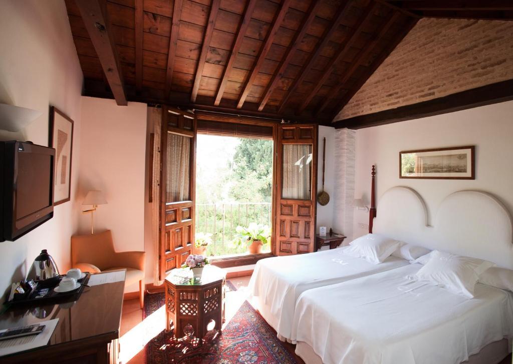 Superior Tweepersoonskamer met 1 of 2 Bedden en Zijdelings Uitzicht op het Alhambra