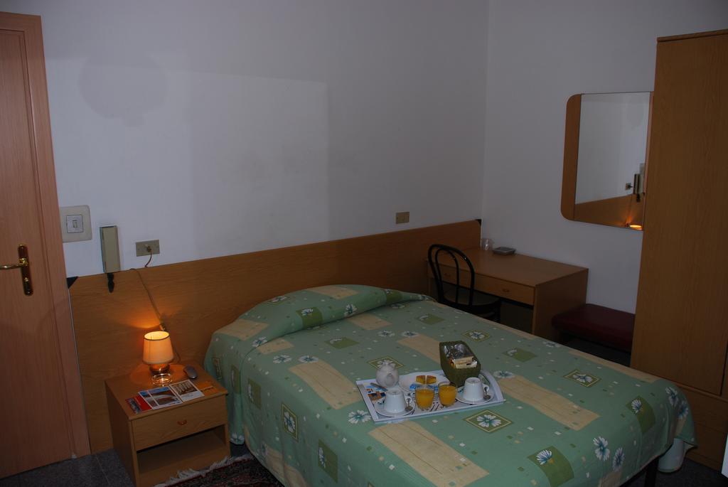 Camera Singola Standard con Bagno in Comune