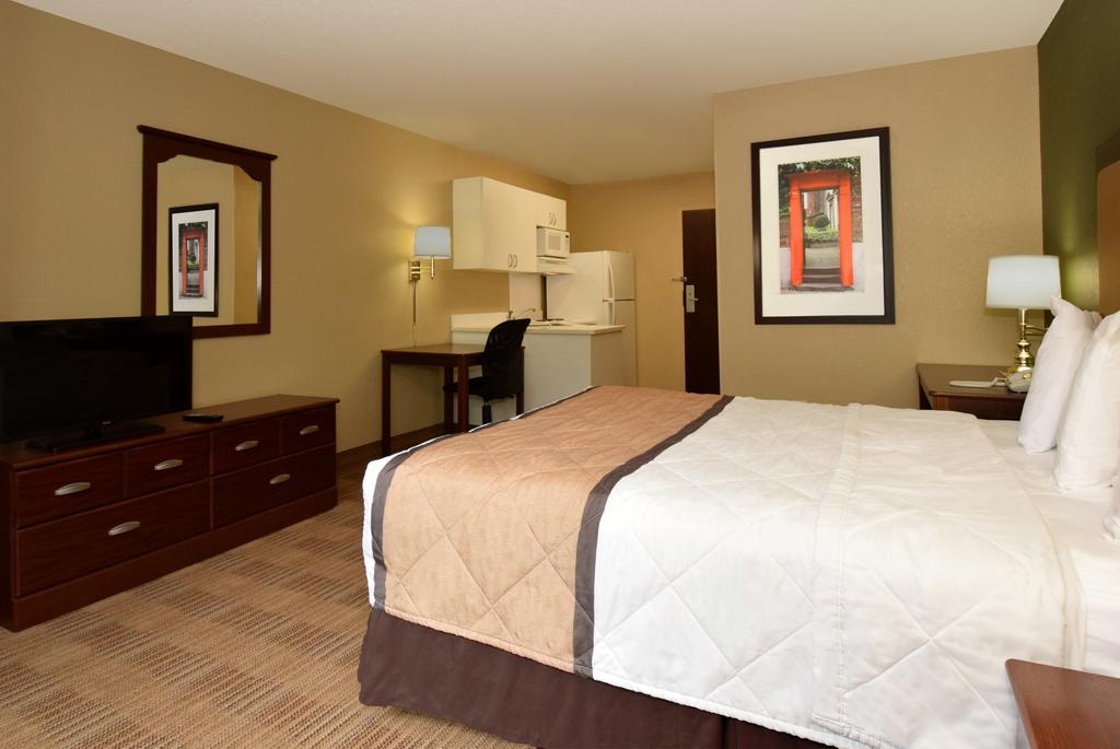 Queen studio with 1 Queen Bed - Disability Access/Non-Smoking