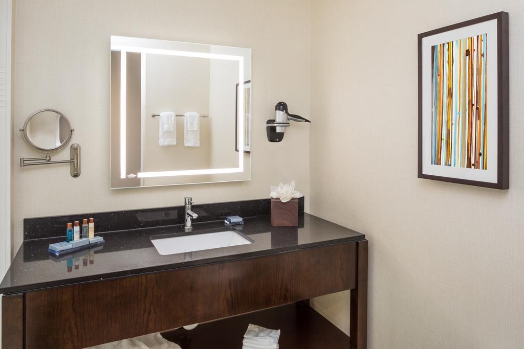 Chambre Lit King-Size - Accessible aux Personnes à Mobilité Réduite - Non-Fumeurs