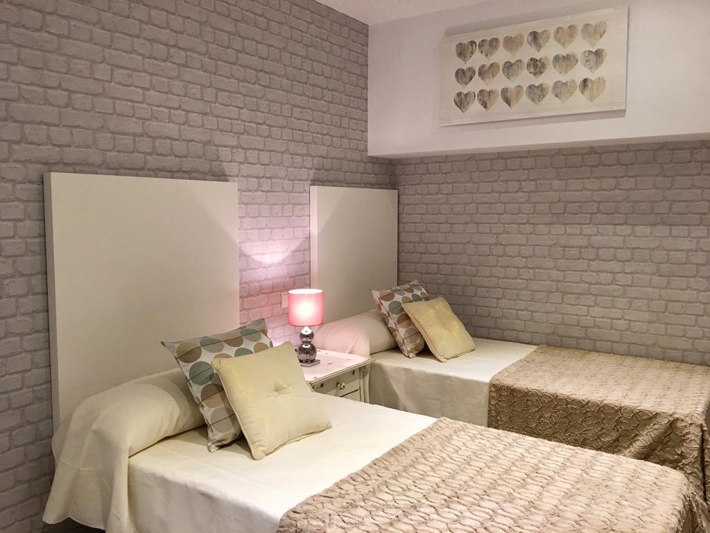 Standard Twin Room,437698749:JPEG