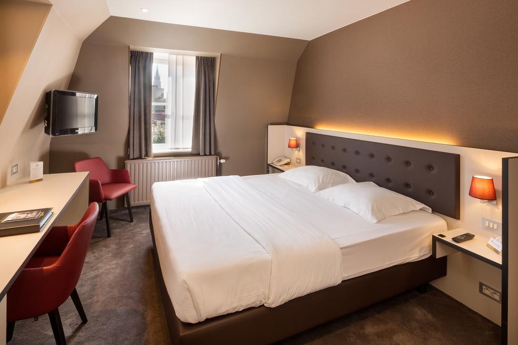 Kamer met 1 Groot Bed of 2 Aparte Bedden en Uitzicht op de Stad