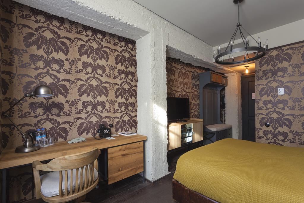 Chambre Lit Queen-Size Urbaine - Côté Rue