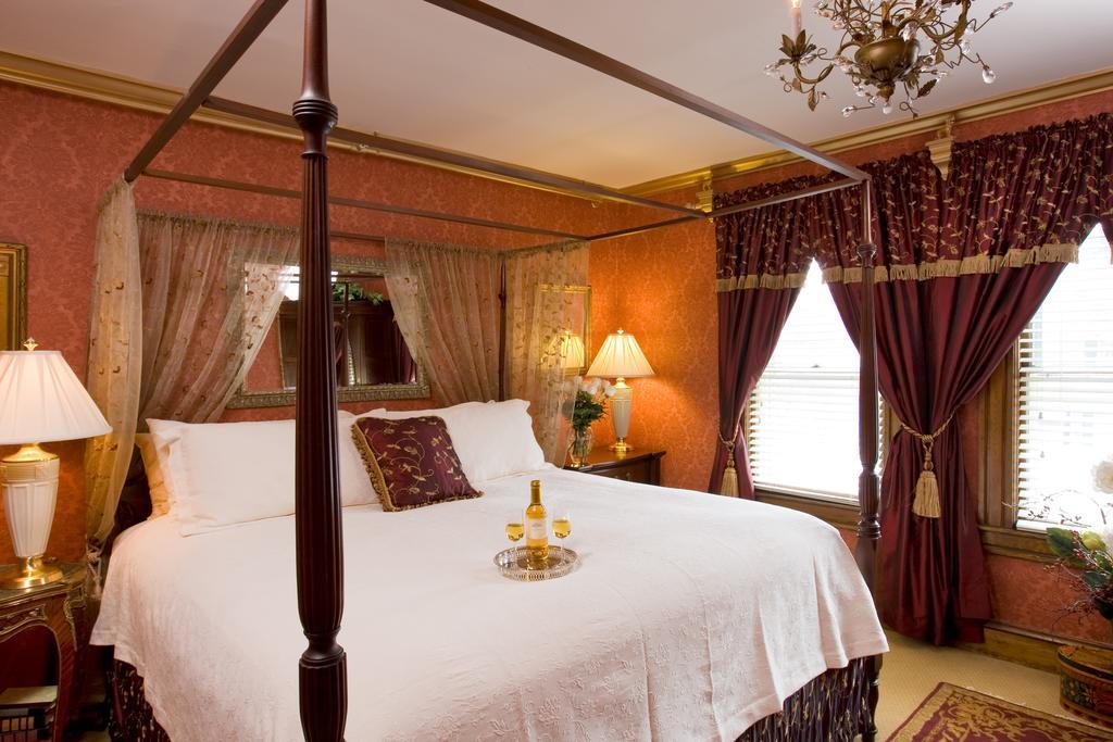 Deluxe King Suite