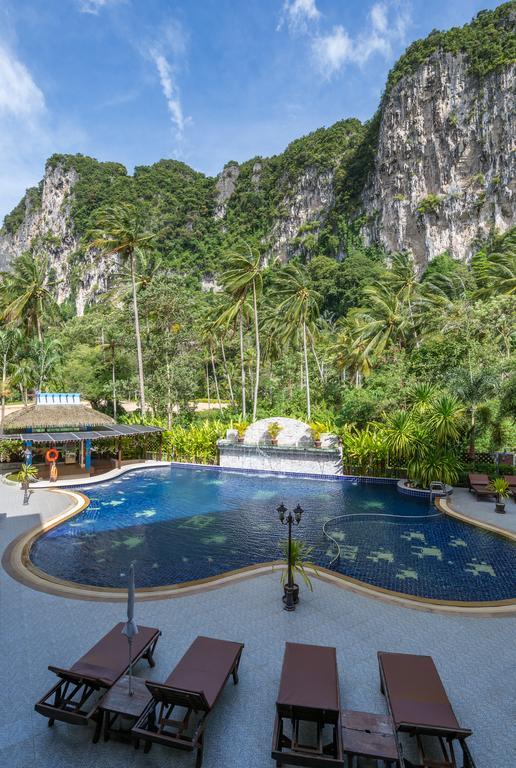 Deluxe Double Room with Pool Access