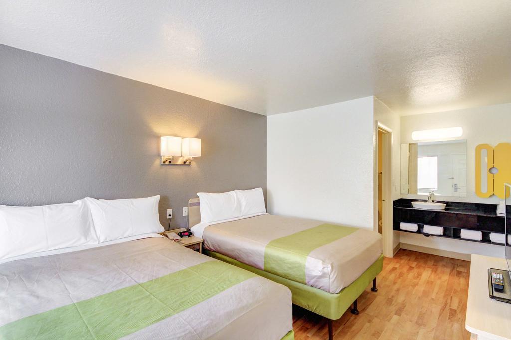Deluxe Quadruple Room - Non-Smoking