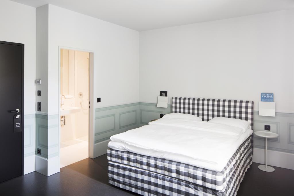 Medium Double Room