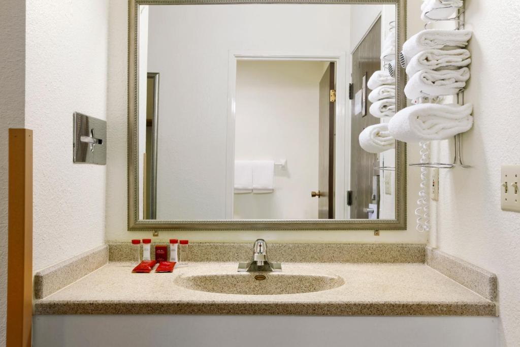 2 Double Beds, Mobility Accessible One-Bedroom, Suite, Non-Smoking