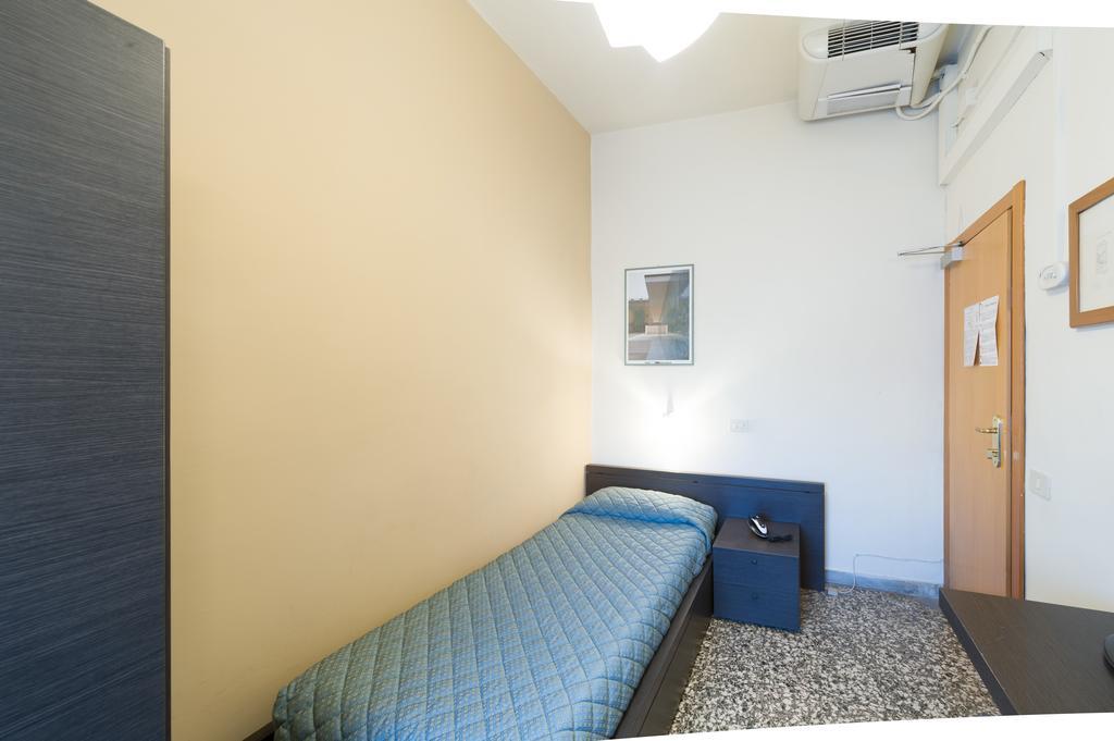 Single Room,462257733:JPEG