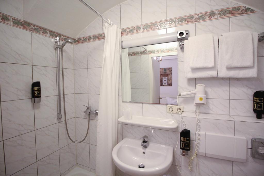 Camera Tripla Standard