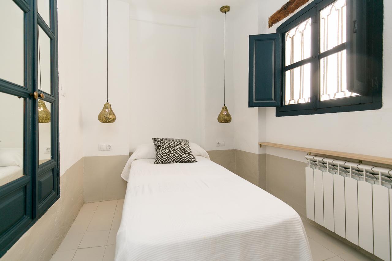 Quarto Individual com Banheiro Compartilhado