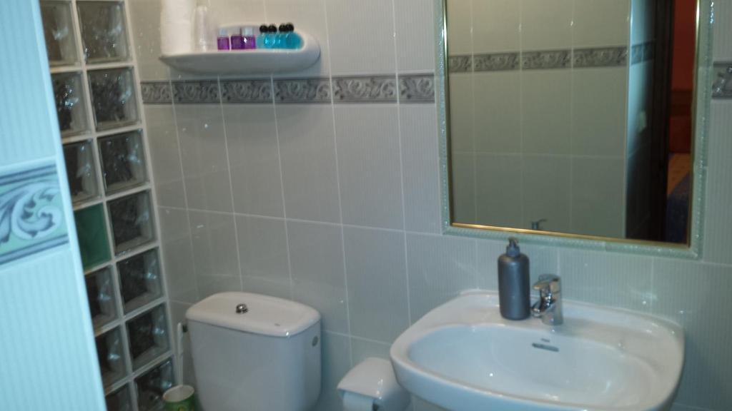 Double Orange Room