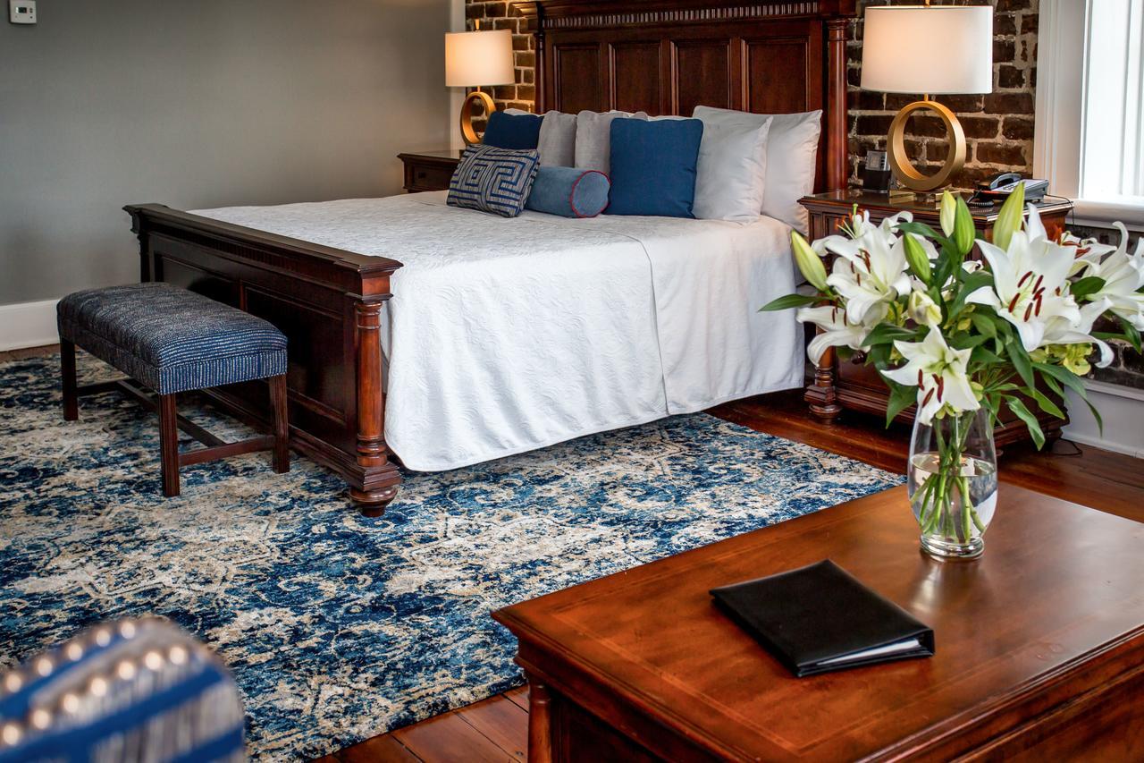 Corner King Suite