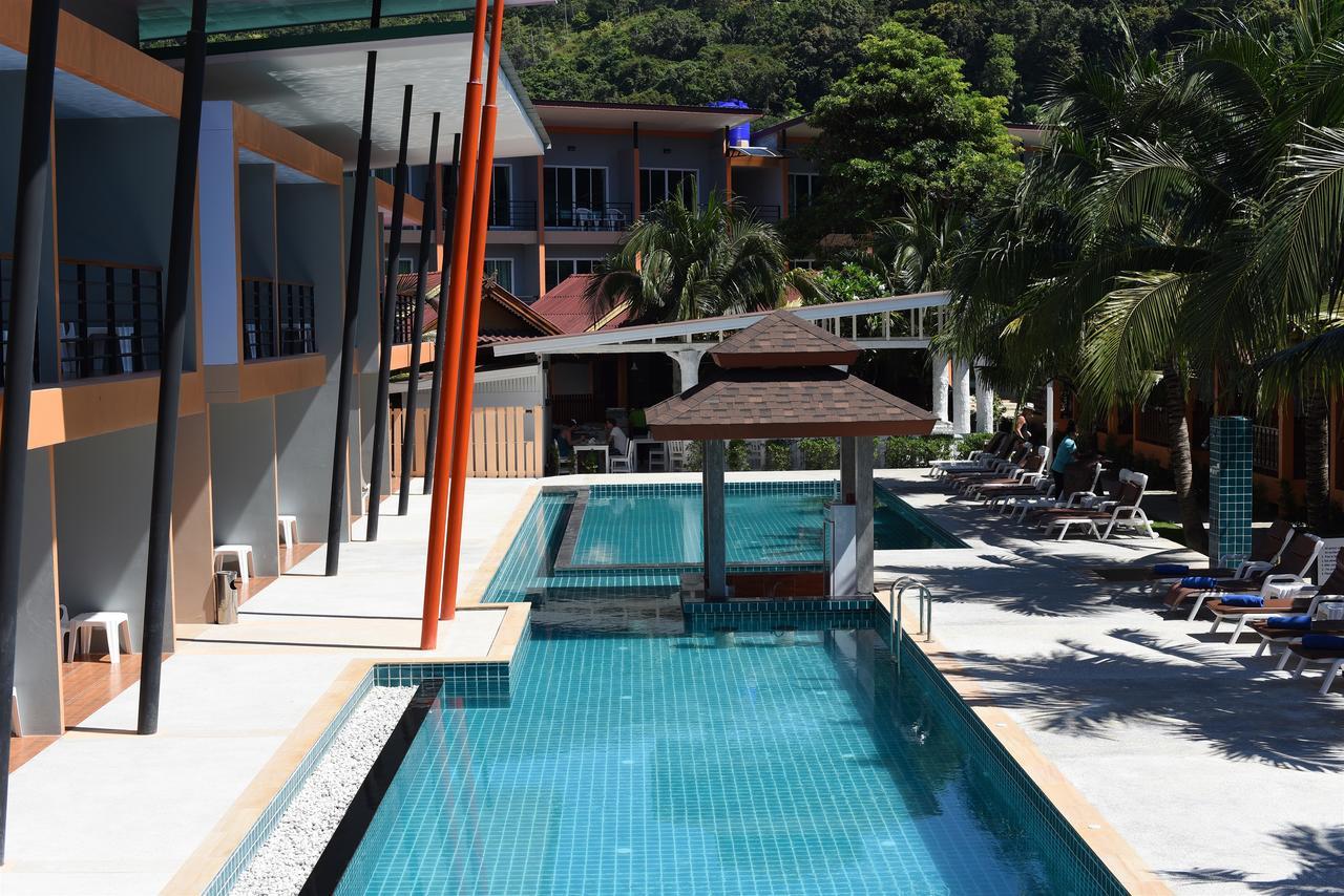 Habitación Doble Deluxe con vistas a la piscina