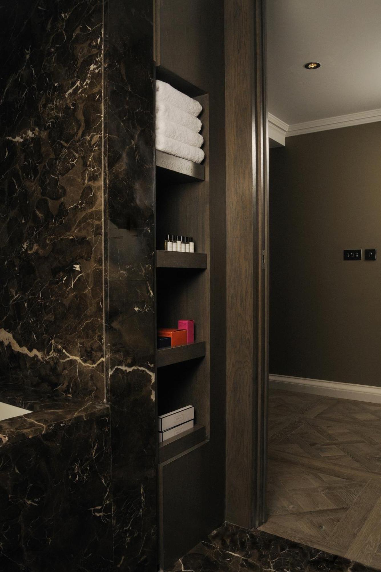 Premium King with Separate Shower