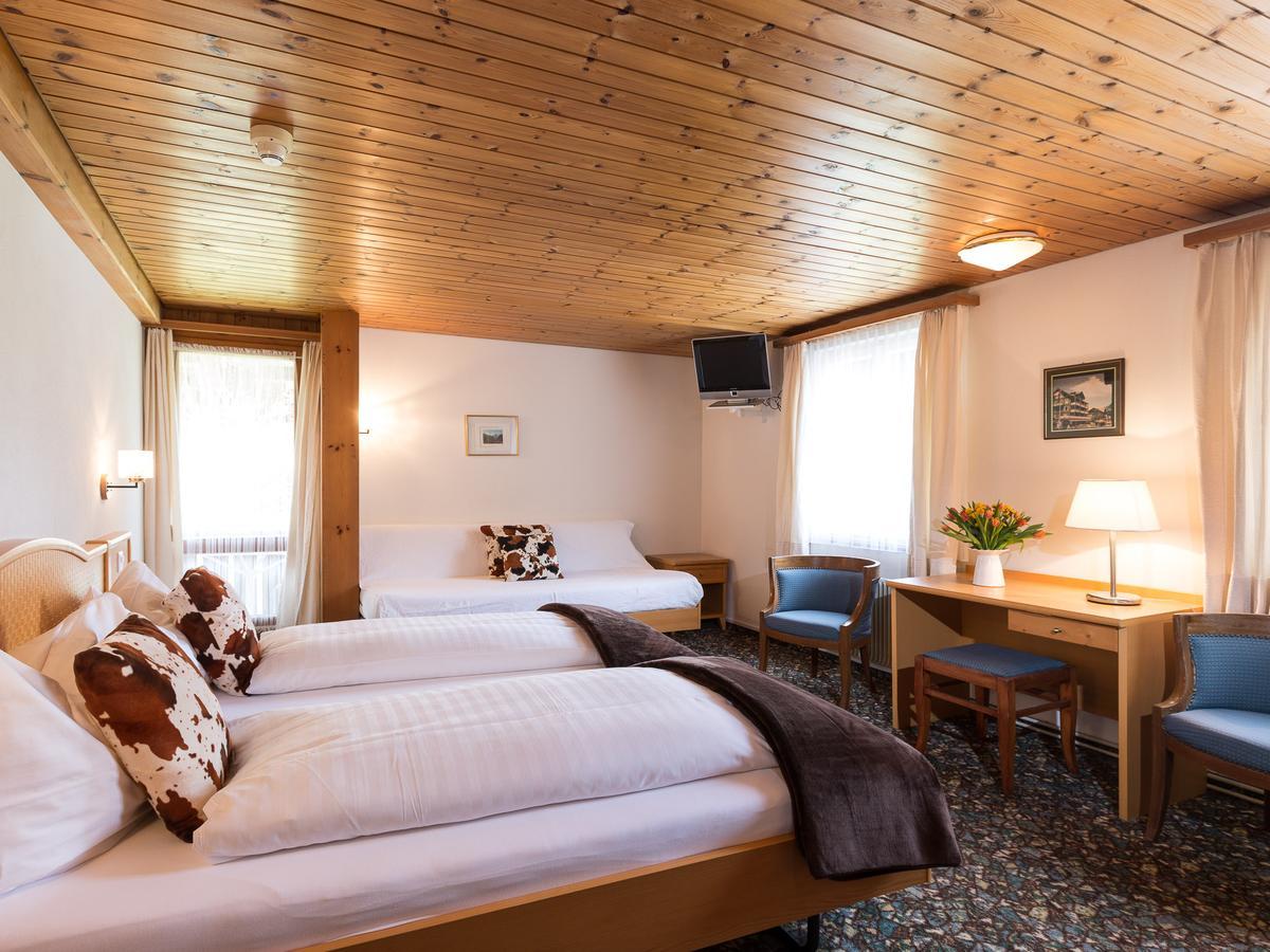 Triple Room with Balcony and Mountain View