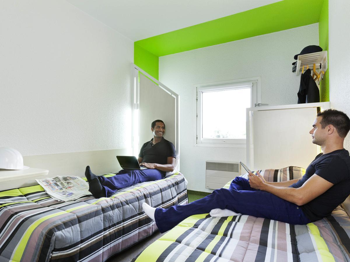 Chambre Lits Jumeaux avec Salle de Bains Commune