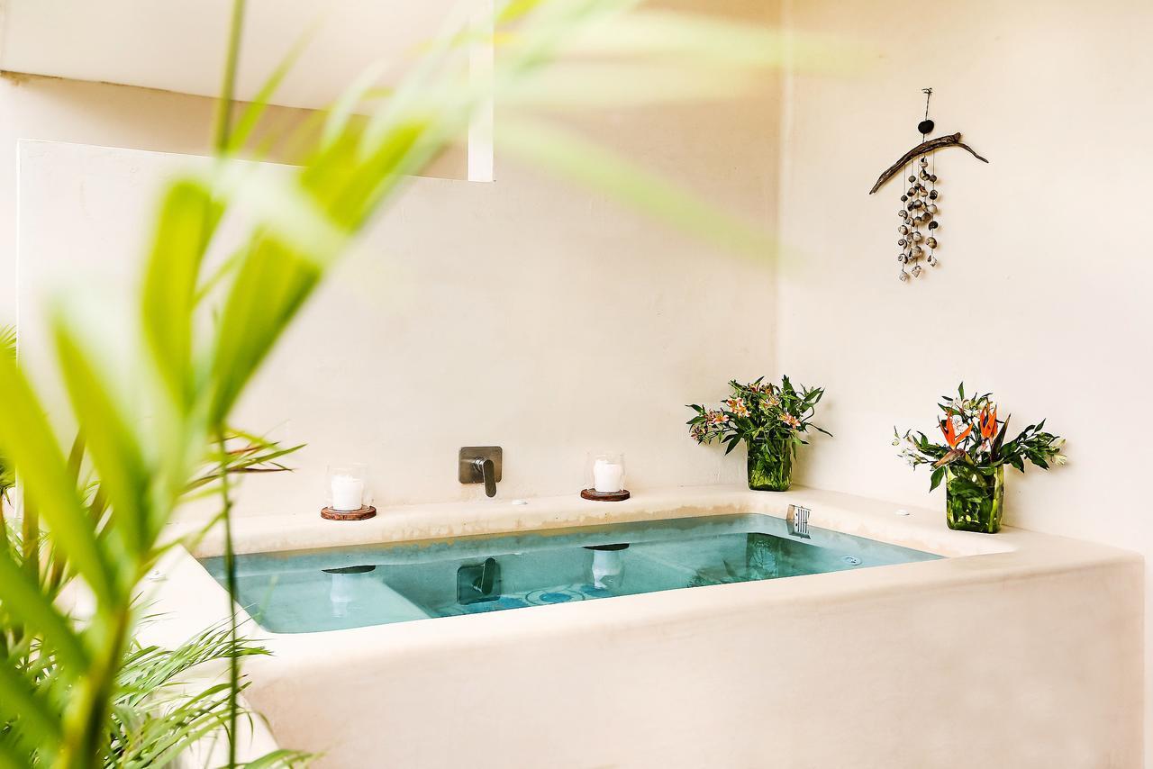 Premium King with Bath Tub