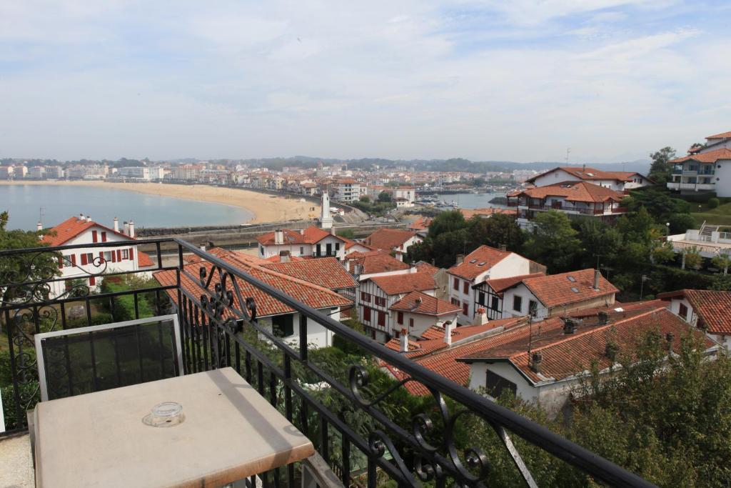 Chambre Double avec Douche et Balcon - Vue sur Port
