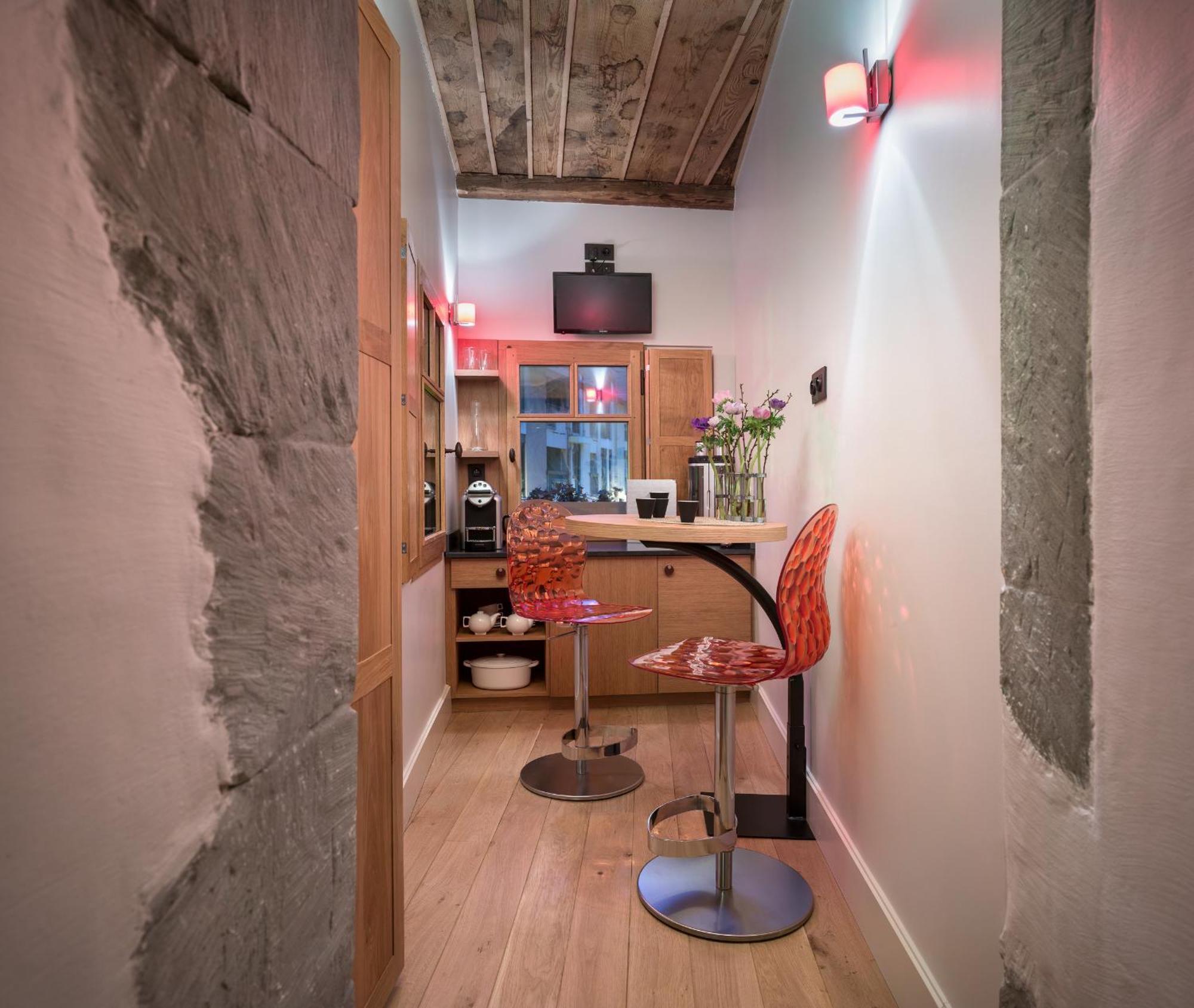 Studio avec Cheminée et Douche Spa