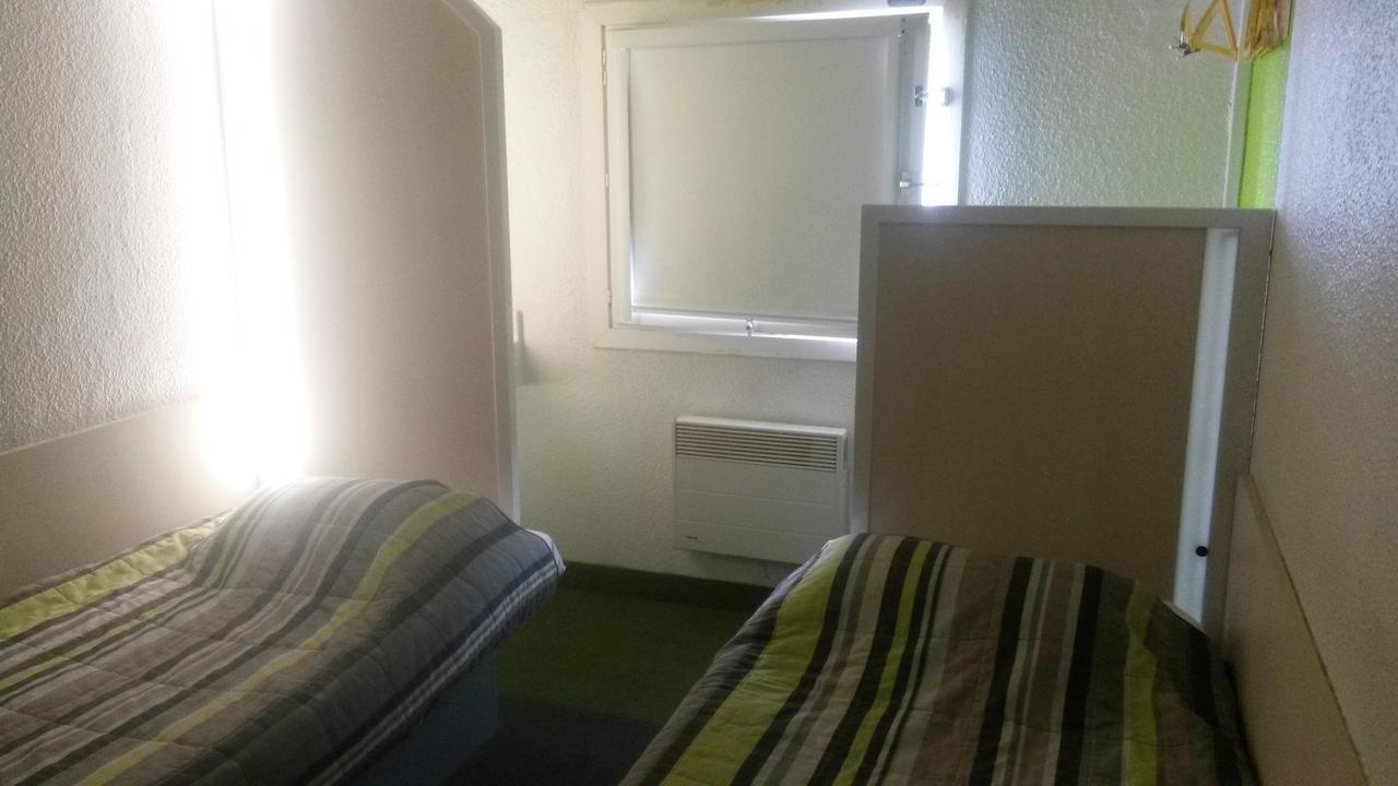 Chambre Lits Jumeaux avec Salle de Bains Commune