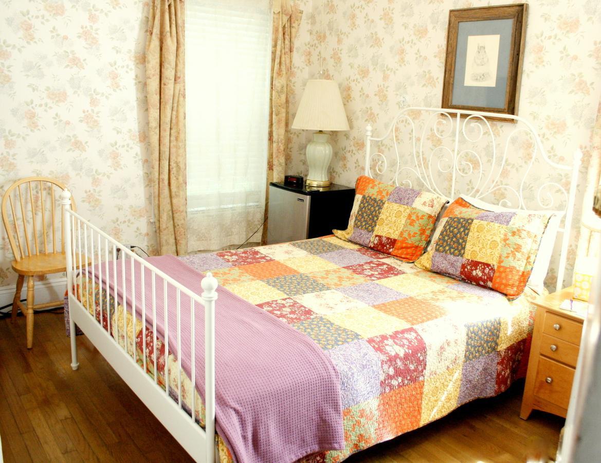 Double Room with Shared External Bathroom