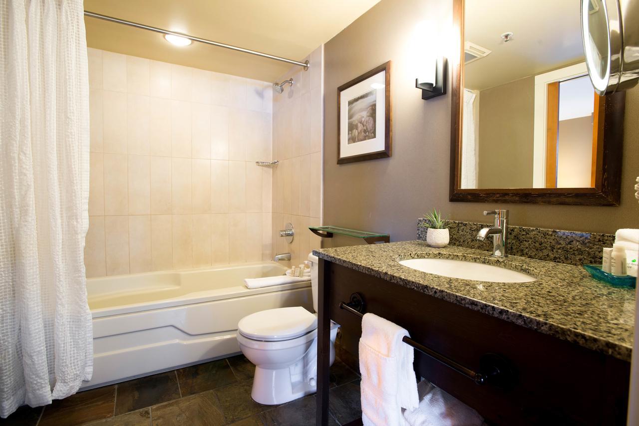 One-Bedroom Suite with Hot Tub