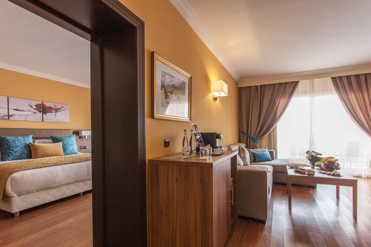 Suite Prestige Jacuzzi 2 Camere Matrimoniali Vista Piscina