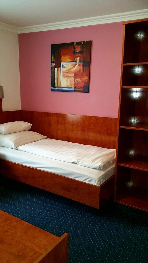 Single Room,536735160:JPEG