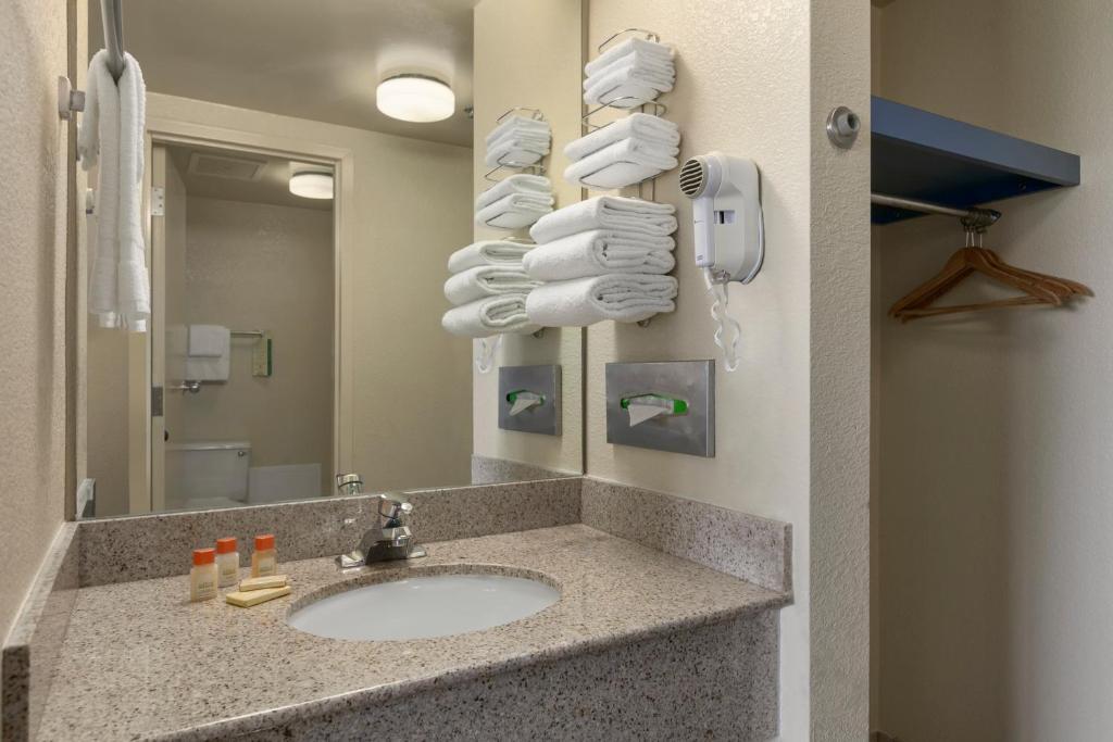 Business King Room