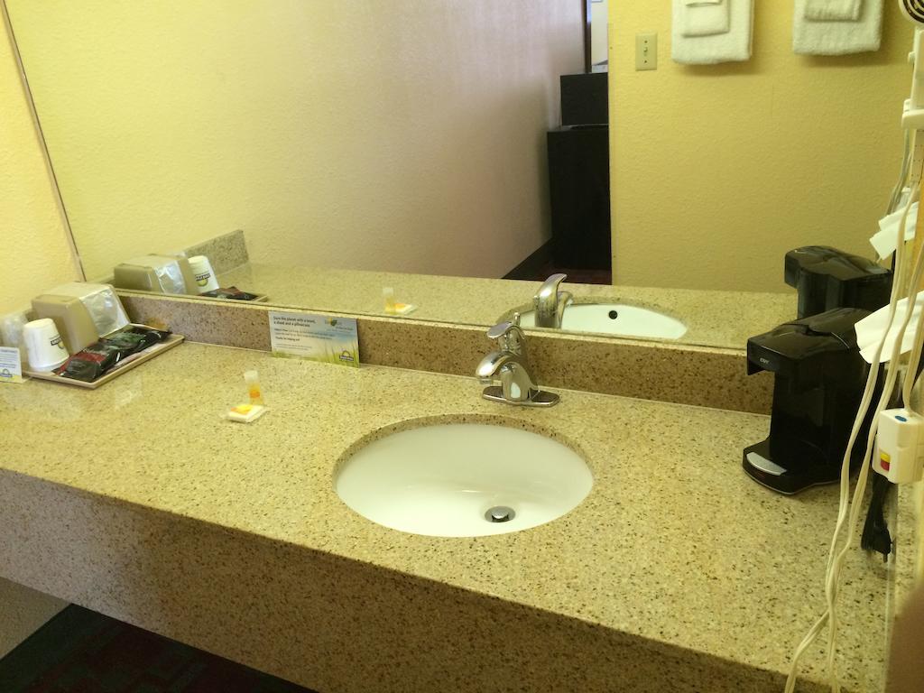 King Room - Non-Smoking