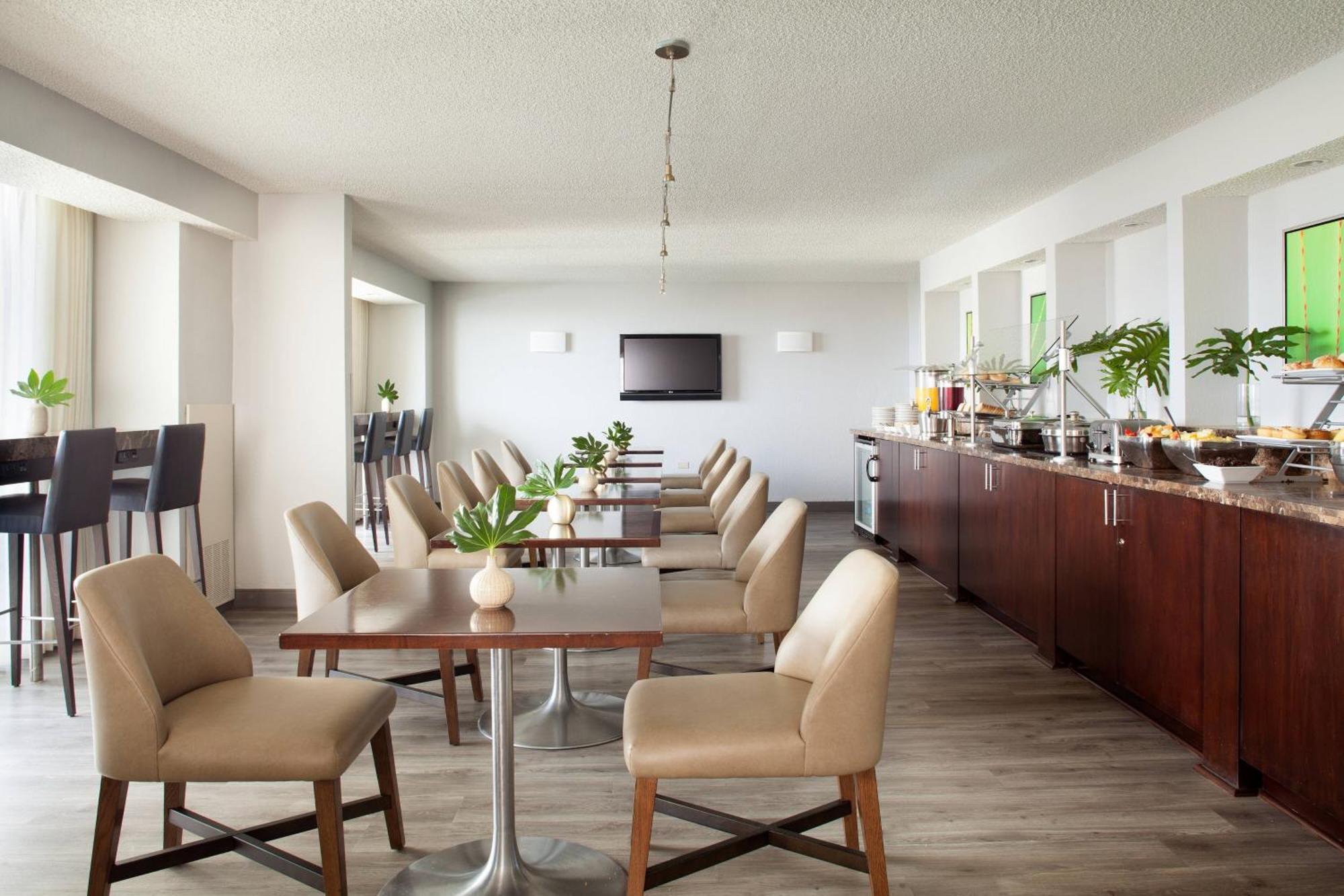 Concierge level, Guest room, 2 Queen, High floor